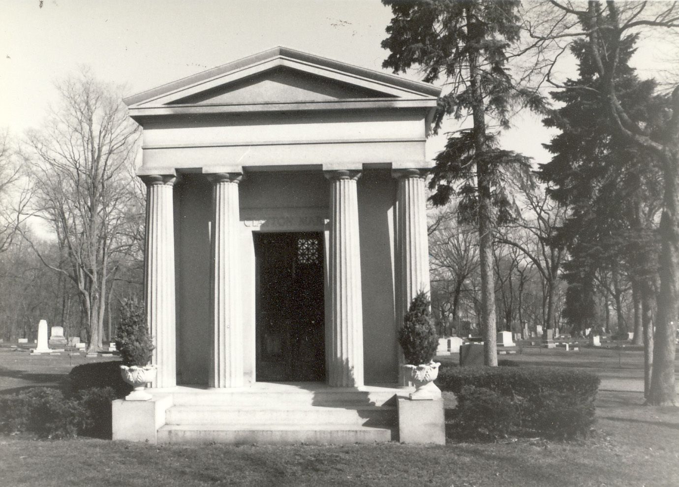 Mark mausoleum, Lake Forest Cemetery. 2004.62.89.