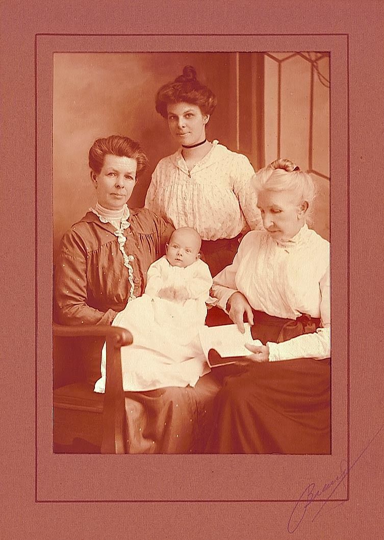 Helen Murrie Tibbets, son Jim Tibbets, Leola Willis, Ellen Crocker.