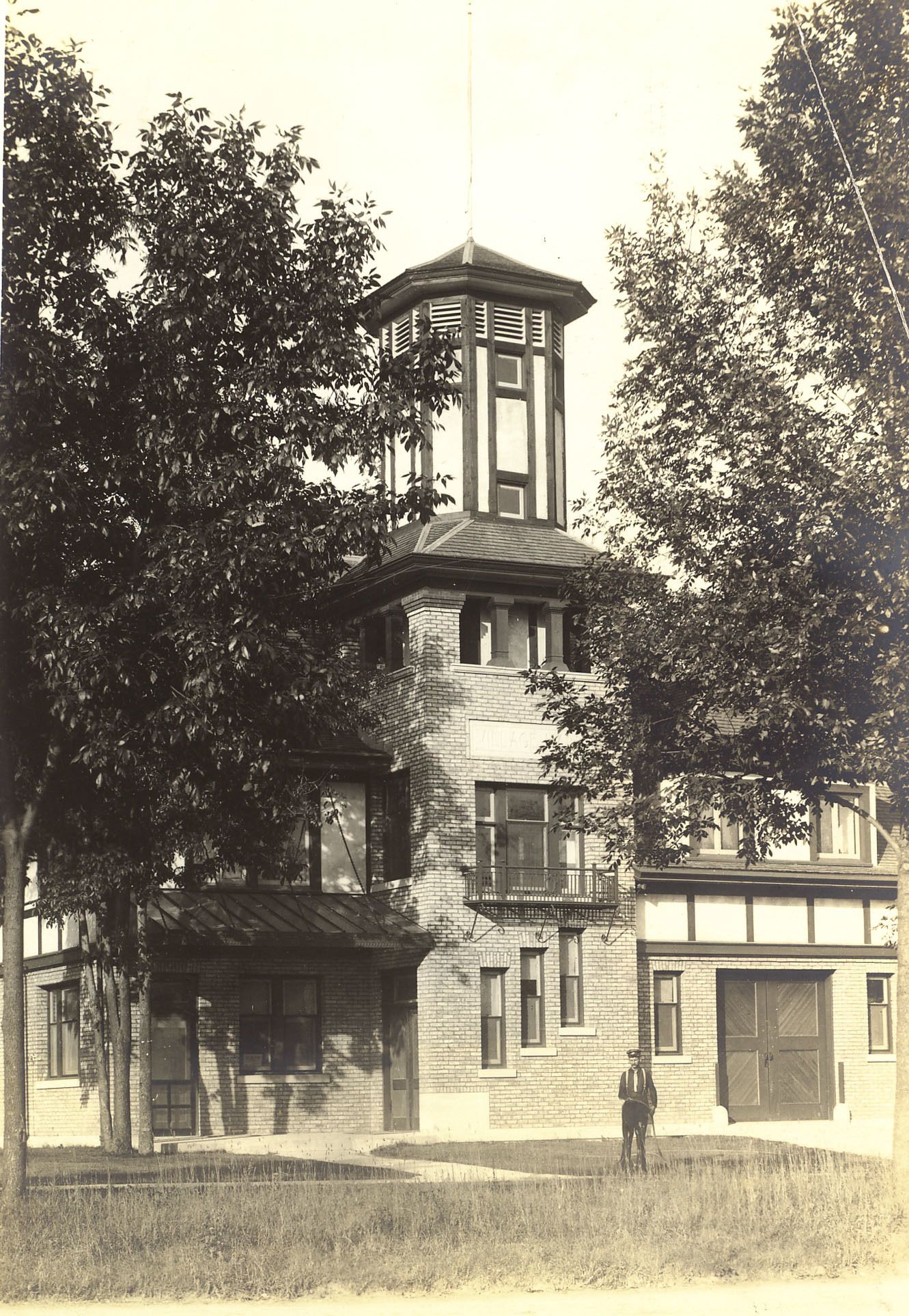 c. 1910.
