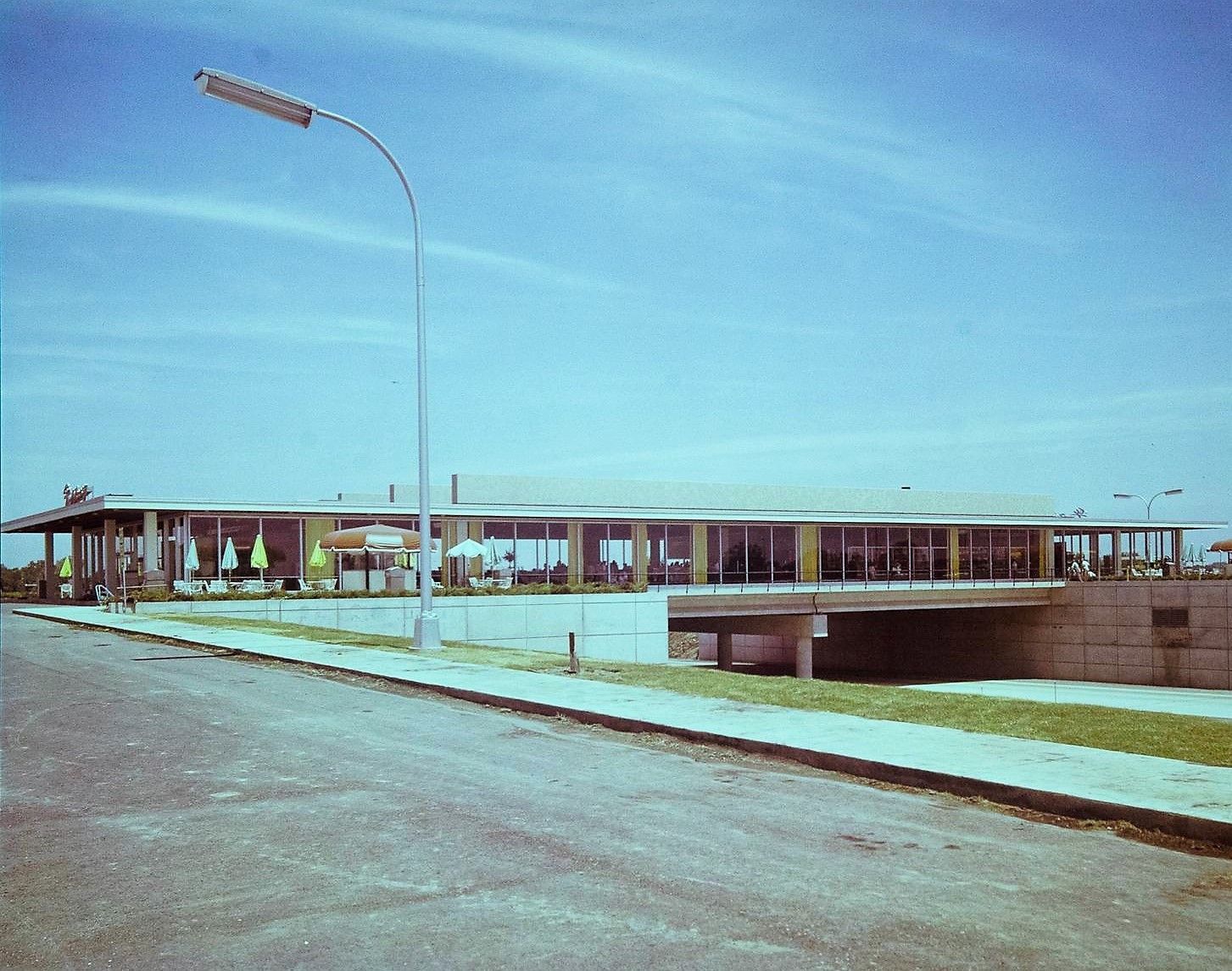 Lake Forest Oasis, 1959. Kaufmann and Fabry, Toll road (Tollway), Folder 280, Sheet 1, CPC_01_C_0280_001, Chicago - Photographic Images of Change, University of Illinois at Chicago. Library. Special Collections Department.